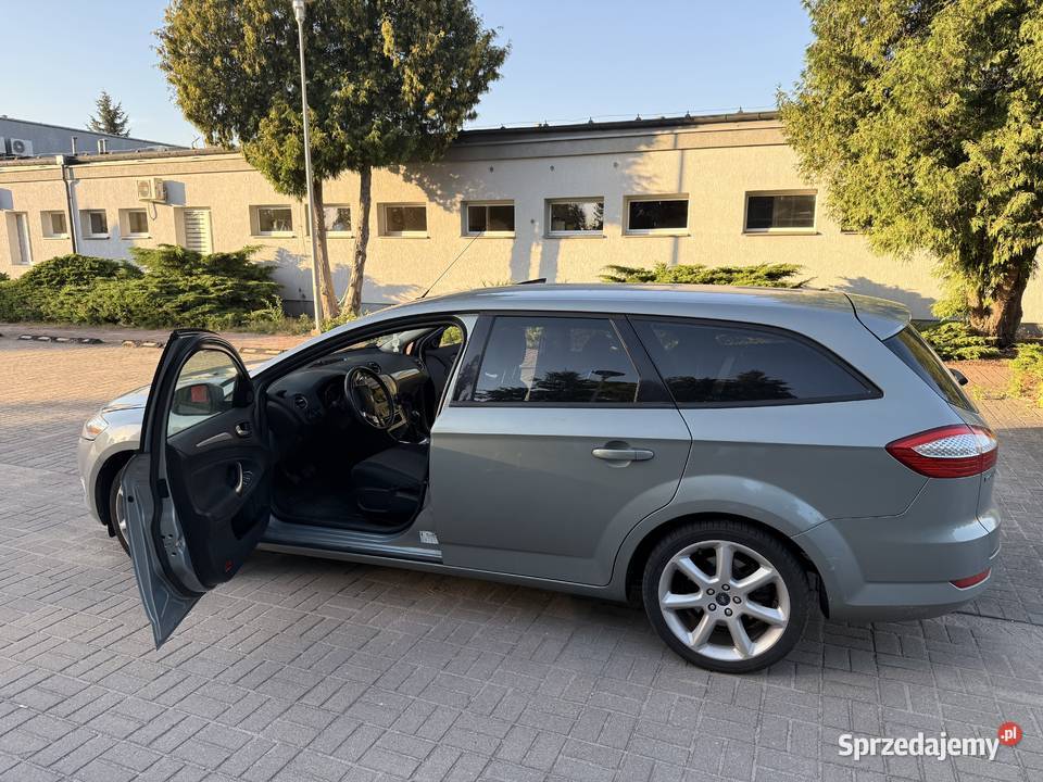 Ładny Ford Mondeo manualna