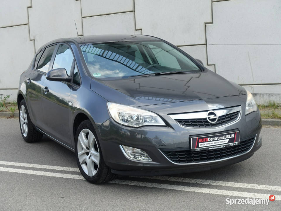 Opel Astra 14 140Podgrzfotele i światła do jazdy dziennej