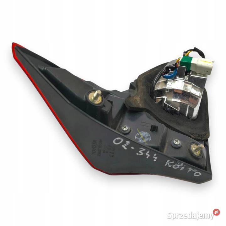 LAMPA PRAWA Toyota Auris II E18 LIFT TYLNA prawy