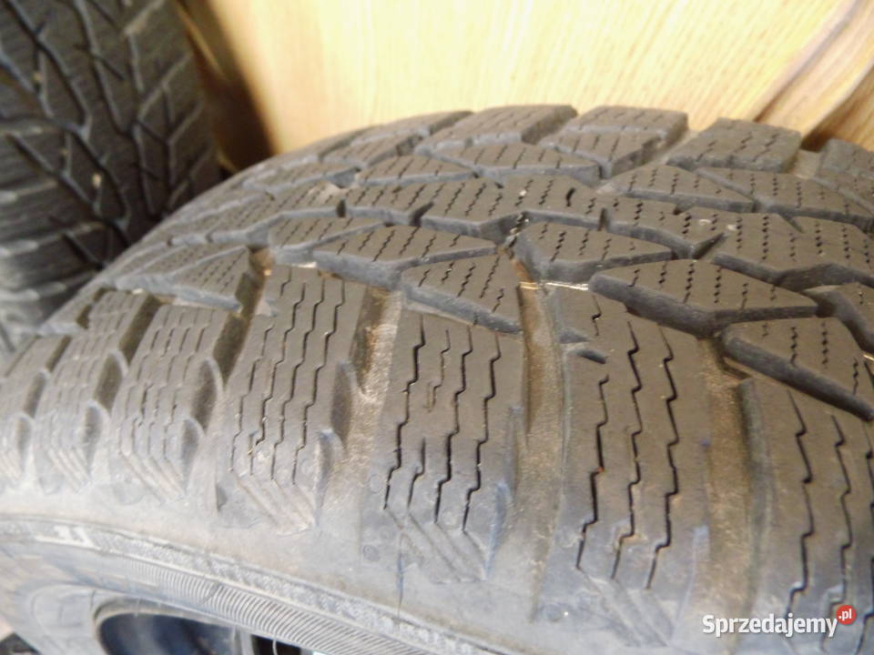 Koła z oponami zimowymi i kołpakami Toyota Radzewice