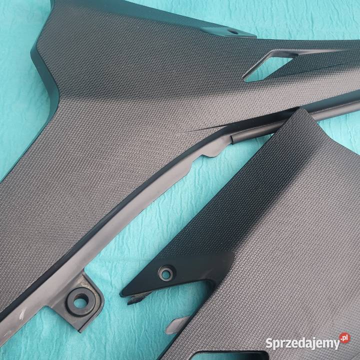 Aprilia RS4 TUONO 125 carbon wypełnienie bok