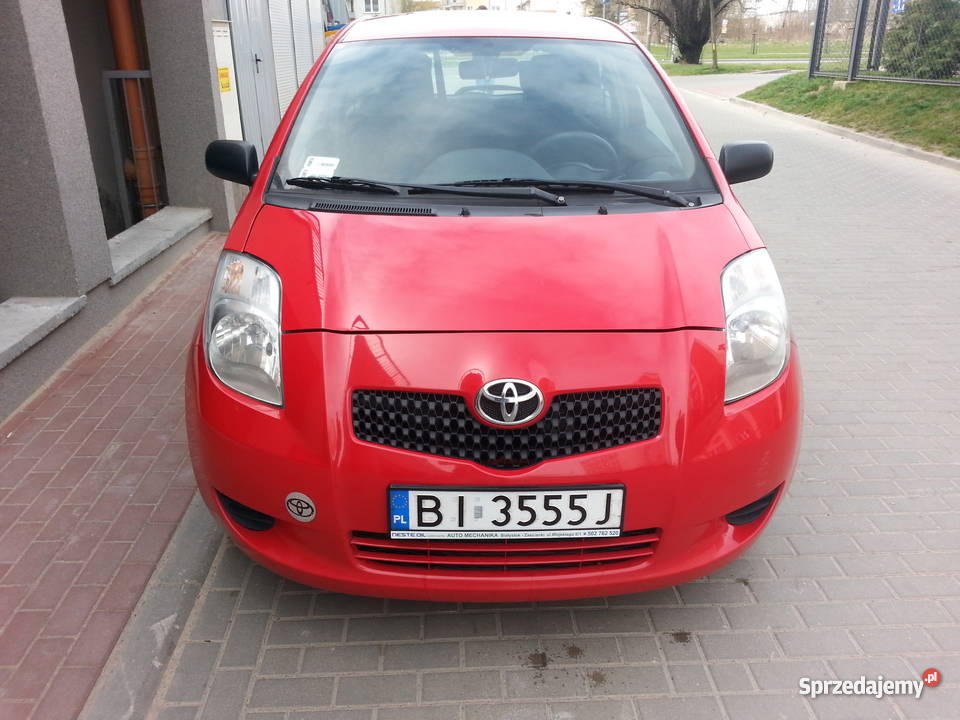 Toyotę Yaris 2007 benz3drzwiowa czerwona kupiony w polskim salonie Białystok