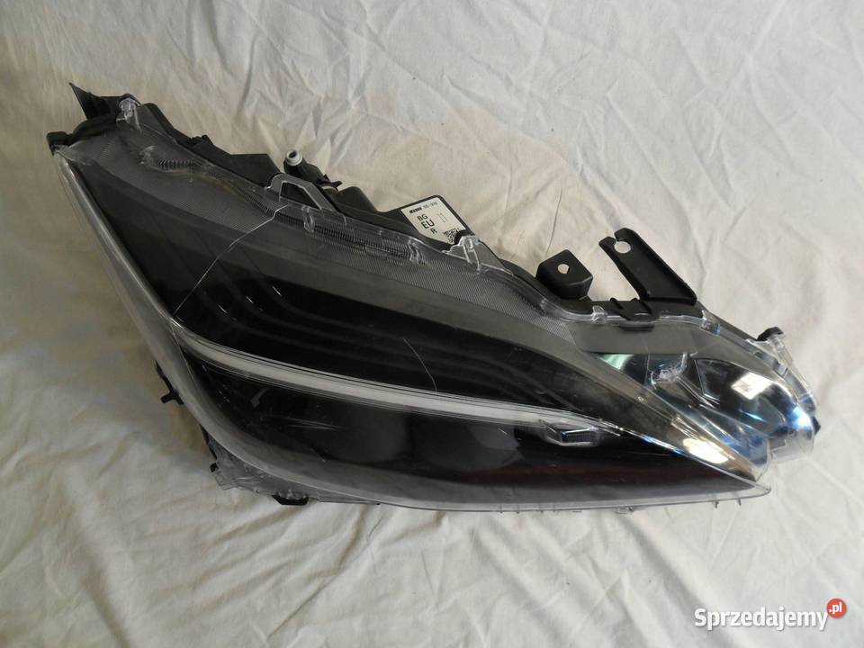 REFLEKTOR PRZÓD STRONA PRAWA TOYOTA YARIS CROSS Nowy Tomyśl