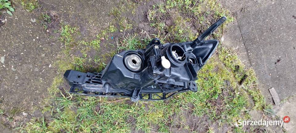 Mazda3 Mazda 3 2003 2005 lampa prawa HB z listwą Byków