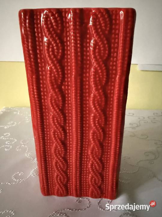 Wazon Ceramiczny Czerwony Sweterek z Guzikami