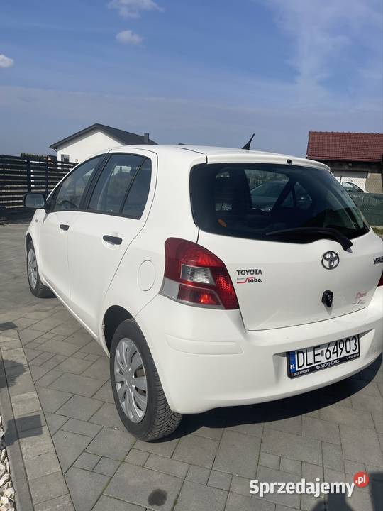 Toyota Yaris 10 benzyna 69 140 Ekonomiczne i poduszka powietrzna Rosochata