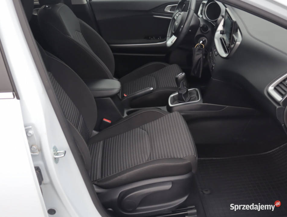 Kia Ceed 10 TGDI przyciemniane szyby sprzedam