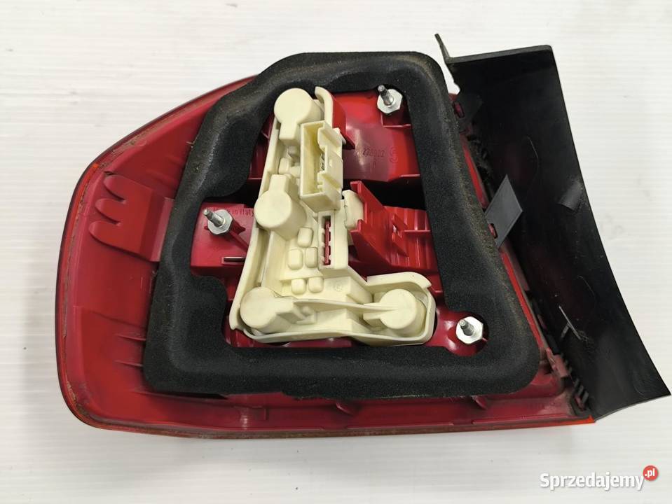 LAMPA LEWY TYŁ BMW E90 20D 6937458