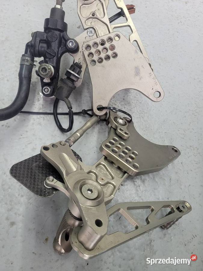 YAMAHA R1 R 1 RN 09 0203 RN09 PODNÓŻKI KIEROWCY Nowy Tomyśl