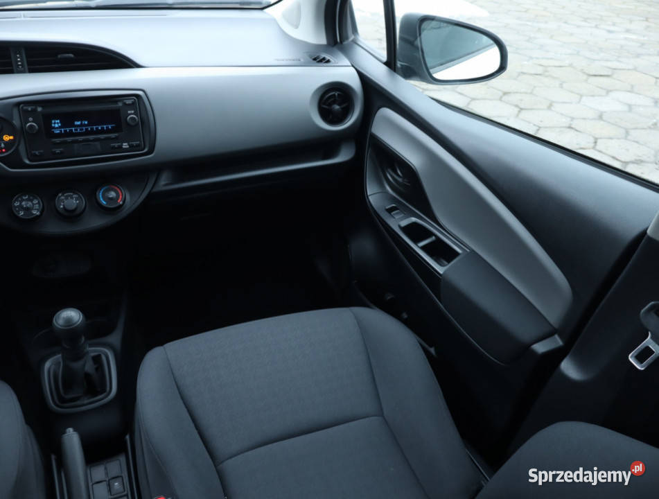 Toyota Yaris 10 VVTi biały Yaris Łódź sprzedam