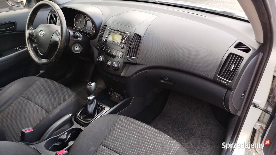 Hyundai i30 14 benzyna 105 Bezwypadkowy Zadbany światła przeciwmgielne Bytów