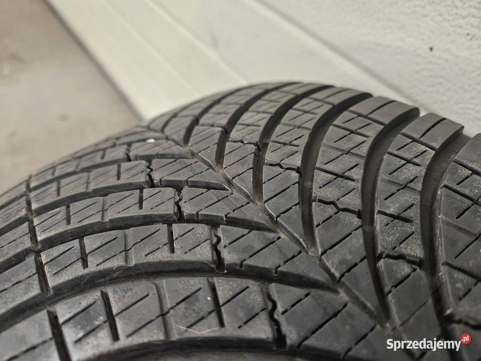 1 23545 R17 97Y GoodYear Vector 4Seasons GEN3 Katowice