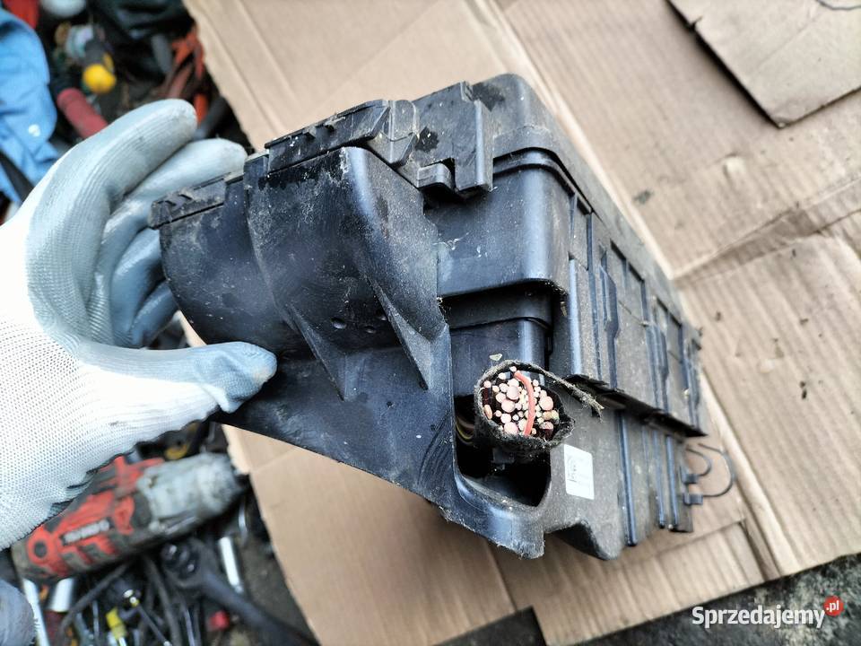 OPEL INSIGNIA A 13222782 SKRZYNKA BEZPIECZNIKÓW Kamień-Kolonia sprzedam