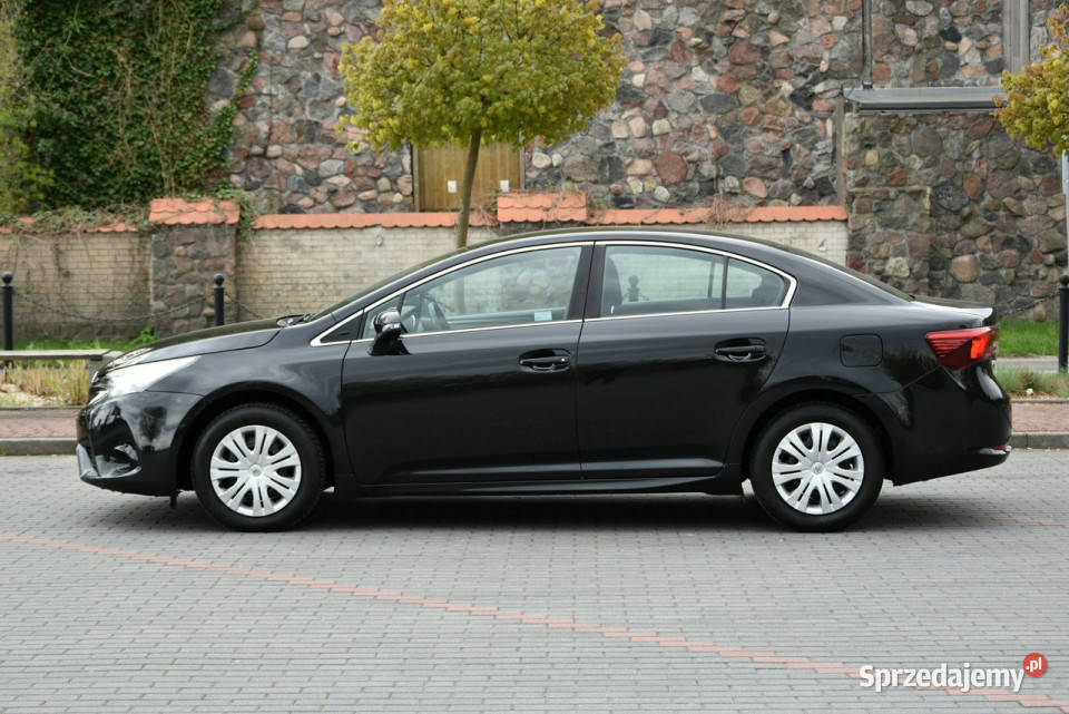 Toyota Avensis 16 132 2015r lift SALON Kampinos