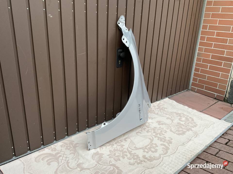 Błotnik Prawy Przód Toyota AURIS hybrid 2012 Błotniki sprzedam