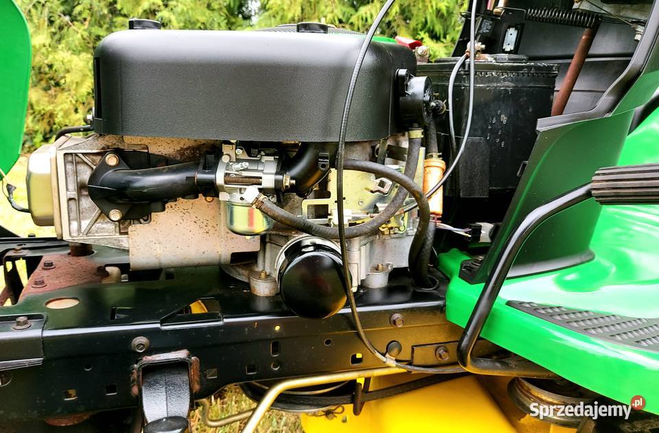 Traktorek ogrodowy John Deere D100 traktorek