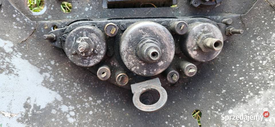 Sprzedam pulpit z zegarami ursus 4011 orginał Narol