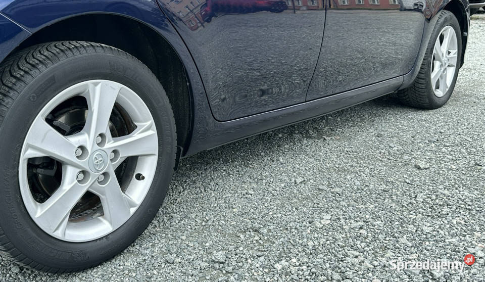 Toyota Auris 16 Benzyna Moc 132 Zarejestrowany światła przeciwmgielne Elbląg sprzedam