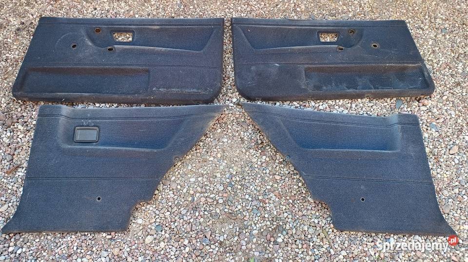 Boczki VW Golf MK2 3d Czarne materiał plastik osobowe Chojnice