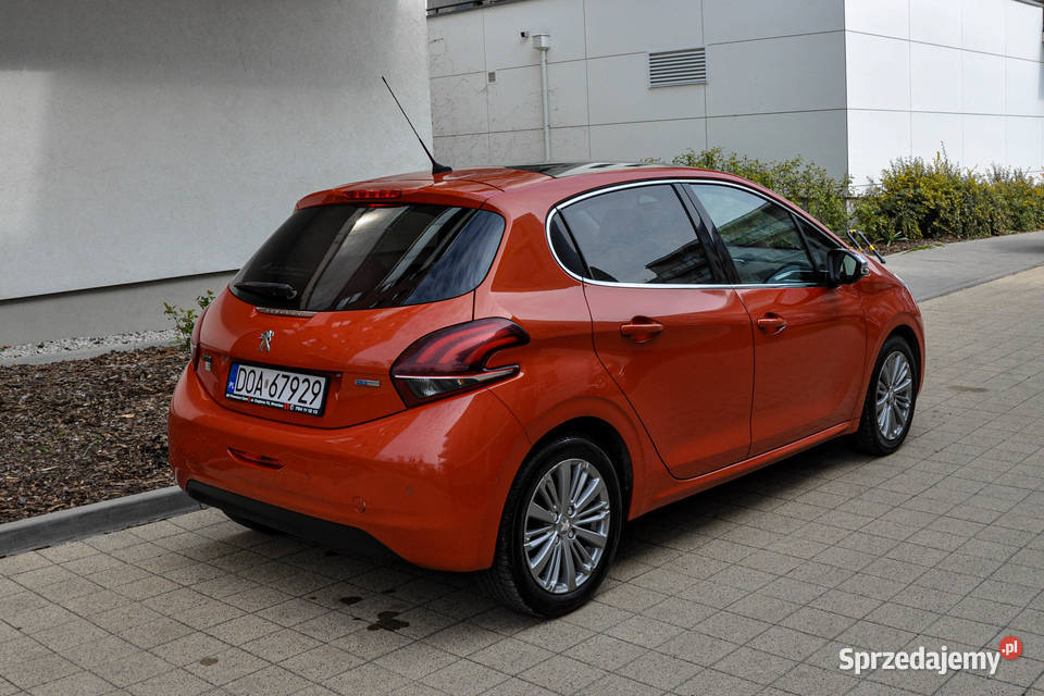 Peugeot 208 Salon Bezwypadkowy 2015 r 126 82KM Wrocław sprzedam