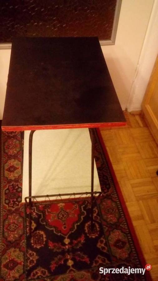 Stoli metalowy z gazetnikiem z okresu PRLu Warszawa