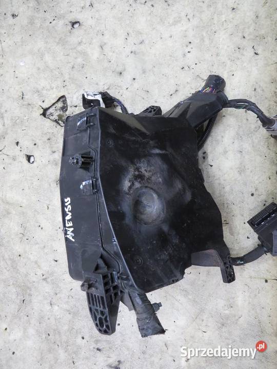 SKRZYNKA BEZPIECZNIKÓW AVENSIS T29 8211505A30 osobowe
