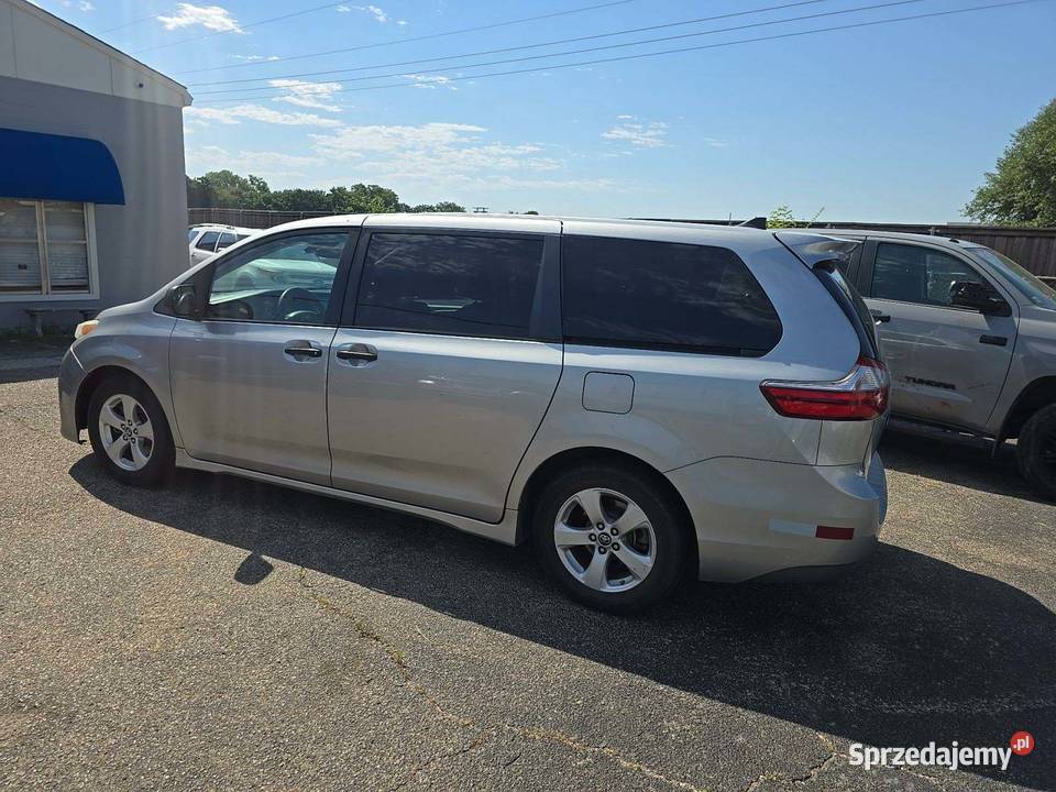 Toyota Sienna Rok produkcji 2020 mazowieckie