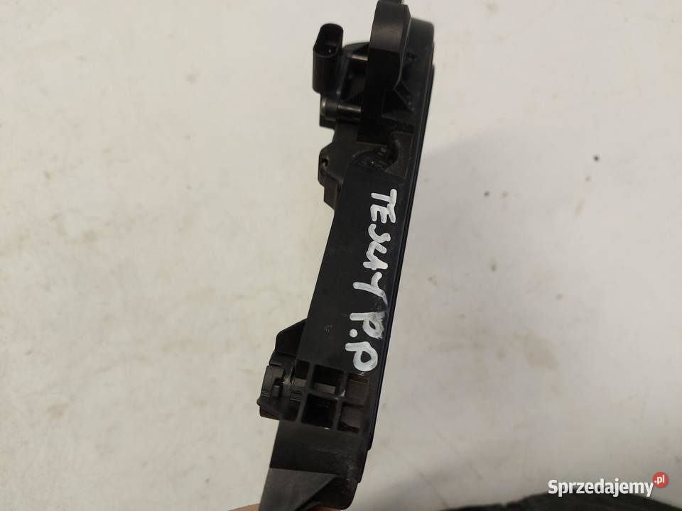 TESLA MODEL Y 2023r Klamka drzwi przód prawa