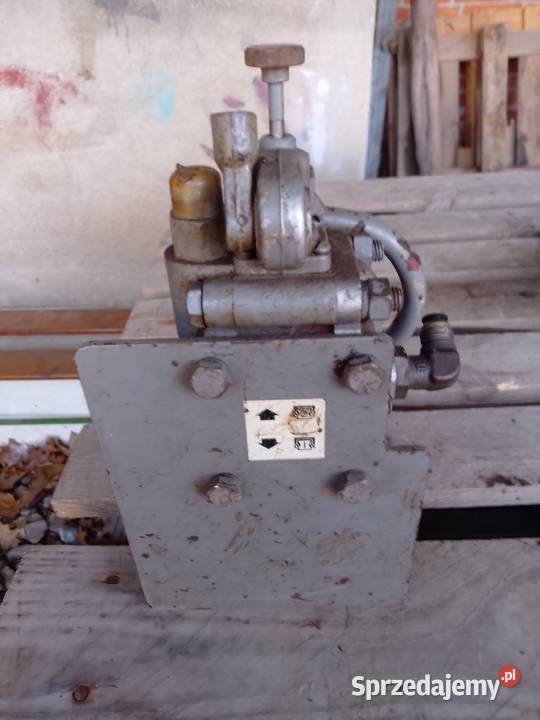 Rozdzielacz MF 235 Części i osprzęt rolniczy Sandomierz