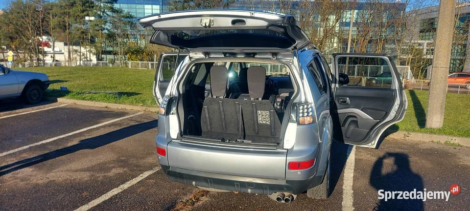 Mitsubishi Outlander 20 DID 140 7 osób Intense Zarejestrowany w Polsce