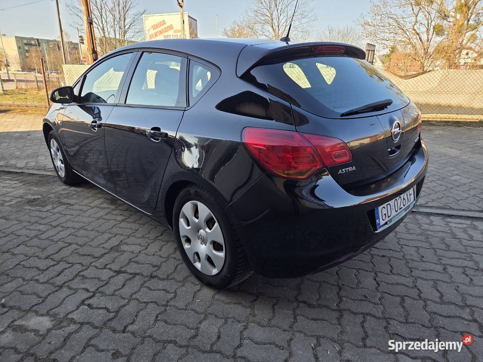 Opel Astra J 2010 benzyna 14 OC na Astra