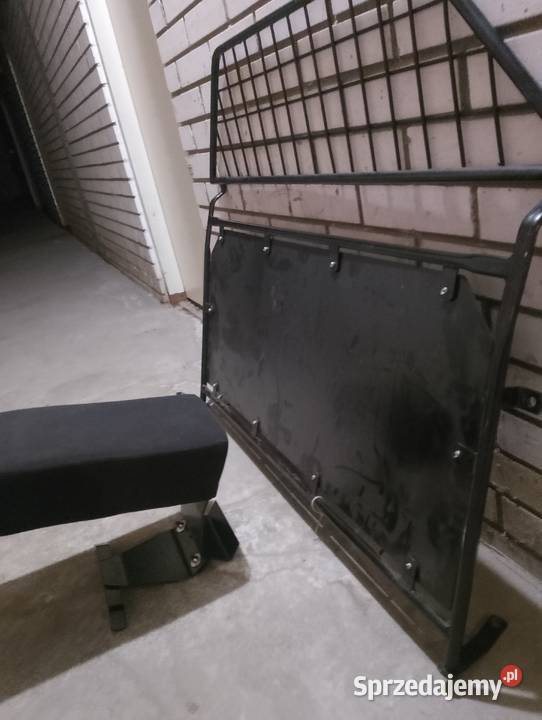 Przegroda bagażnika i podłokietnik