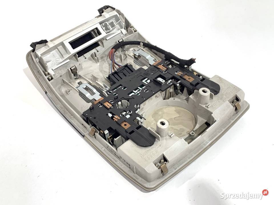 LAMPA SUFITOWA AUDI A4 B6 8E0947135A osobowe sprzedam