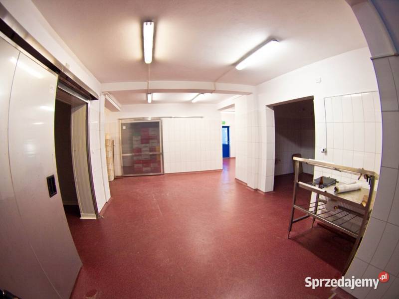 Kompleks nieruchomości zabudowany budynkiem