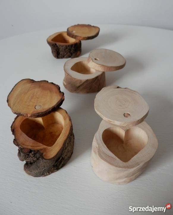 Pudełko drewniane na pierścionek z delikatną