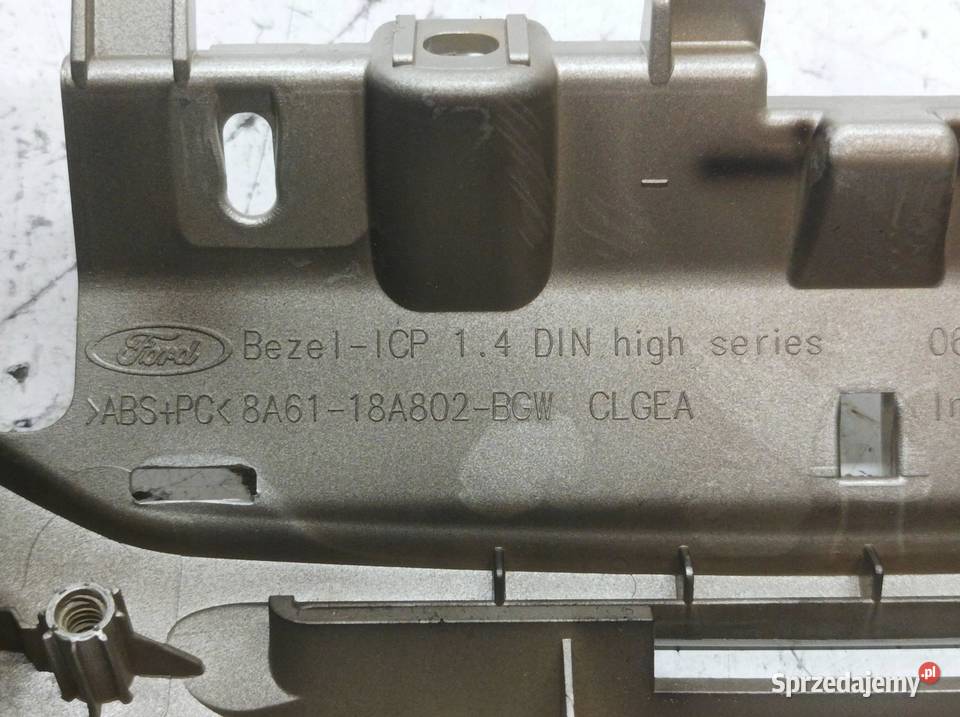 KRATKI NAWIEWU ŚRODKOWA DESKI Ford Fiesta Mk7