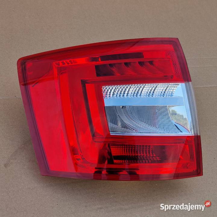 SKODA OCTAVIA III 3 KOMBI LAMPA TYLNA LEWA Bieleń