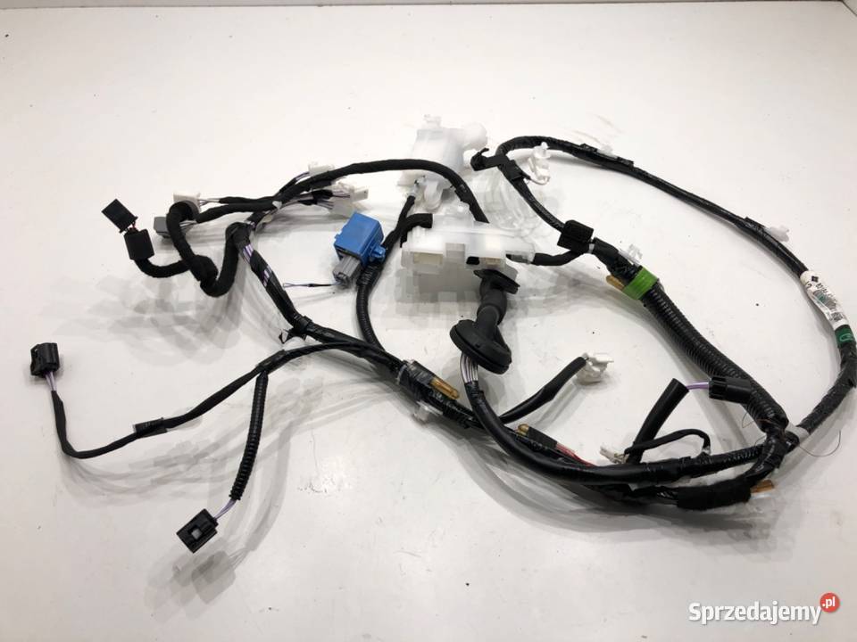 WIĄZKA KLAPY BAGAŻNIKA TYŁ LEXUS LBX 15 136