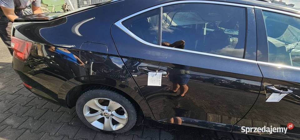 ĆWIARTKA BŁOTNIK PRAWY TYŁ SKODA SUPERB III osobowe Lipno