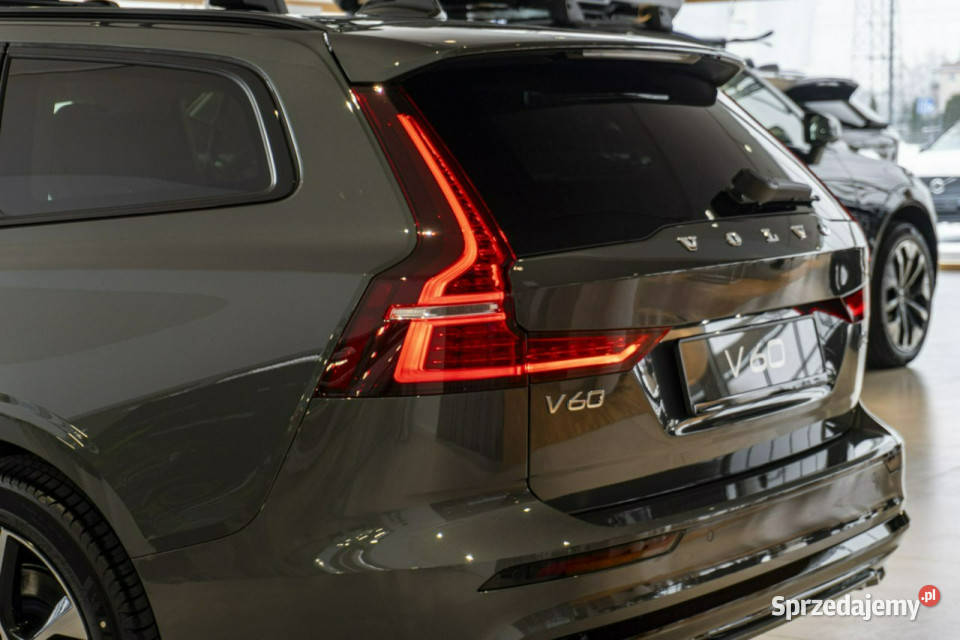 Volvo V60 Plus Dark B4 Mild hybrid Benzyna 197 wielofunkcyjna kierownica Łódź