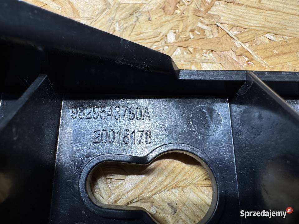 Ślizg mocowanie zderzaka tył prawy rh Opel Corsa Rok produkcji 2020 Karoseria wielkopolskie Międzychód