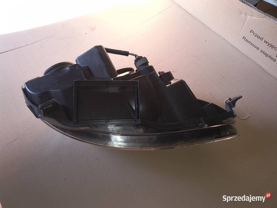 Alfa Romeo 147 lift Reflektor lewy kpl DEPO osobowe Lampy przednie Domasław sprzedam