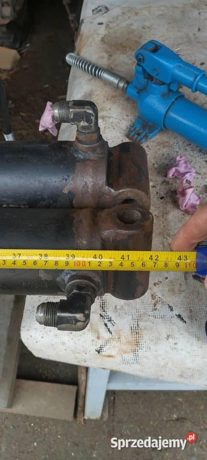Siłownik hydrauliczny dwustronny Zagorzyce