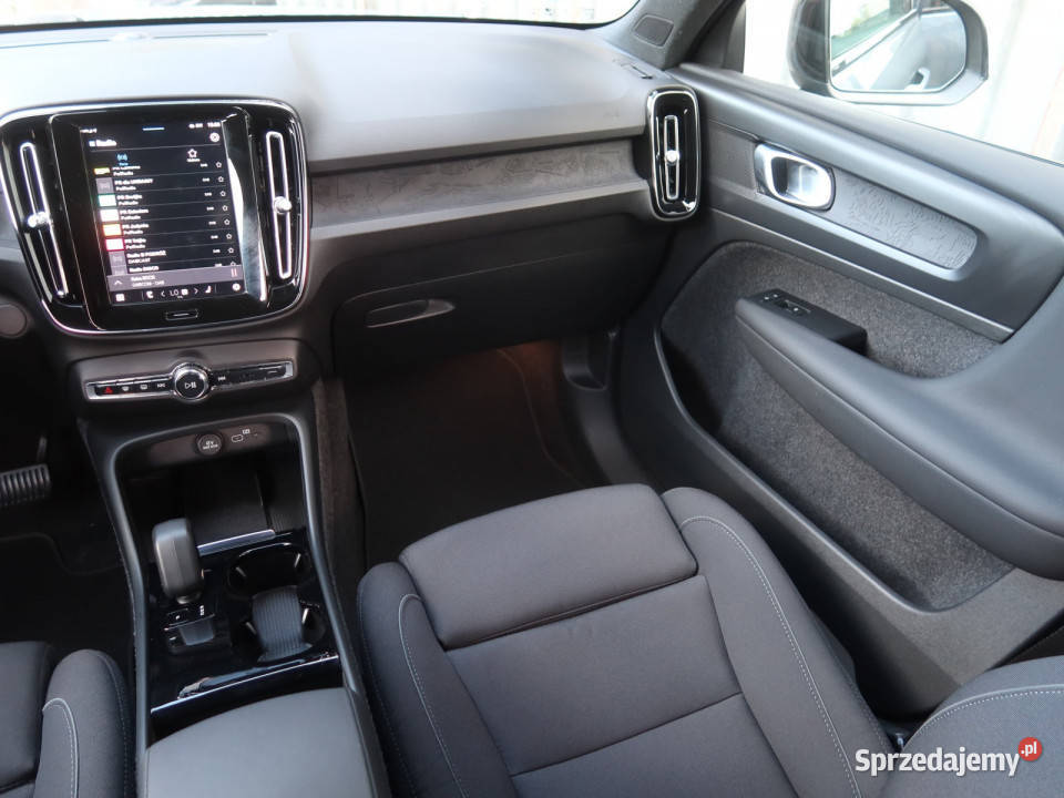Volvo XC40 Recharge Pure 4/5 sprzedam