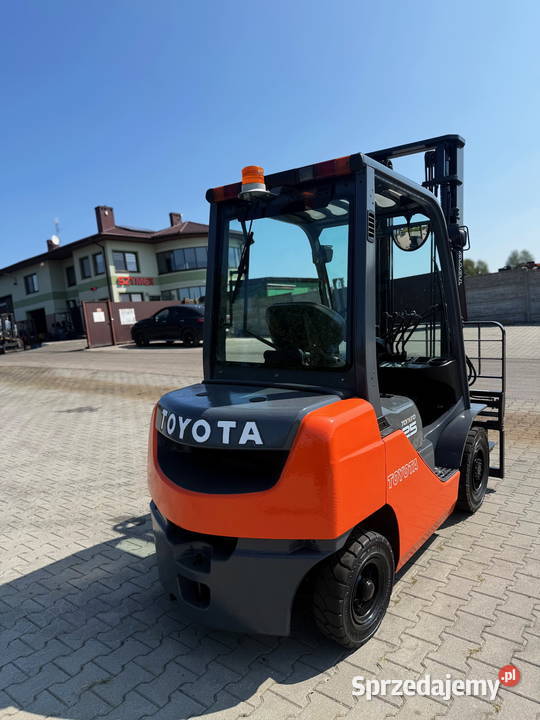 wózek widłowy TOYOTA 8FDF25 diesel 2500 przesuw Działoszyn