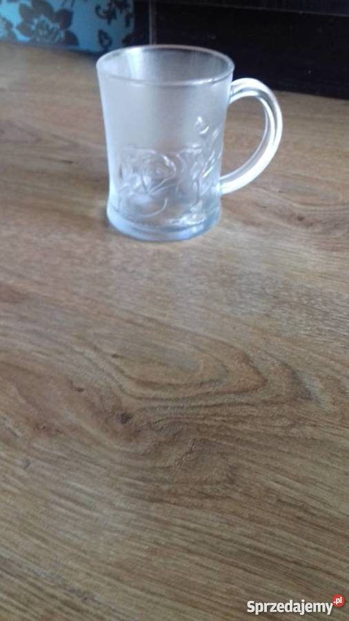 Szklanki na stojaku 6 sztuk Iława sprzedam