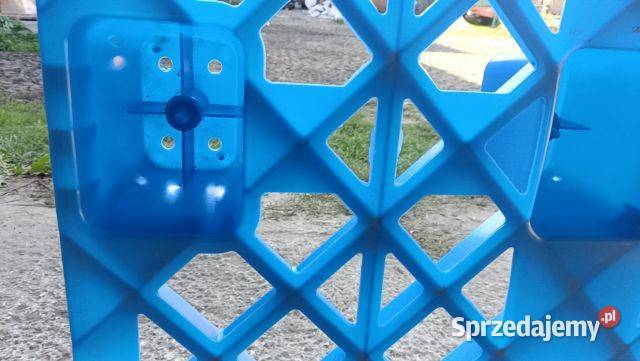 Palety plastikowe 120x80 solidne bez zniszczeń Radom