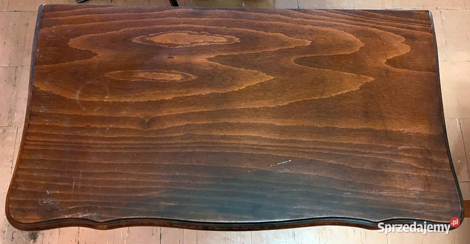 Stylowa komoda ze zdobieniami  Dębno