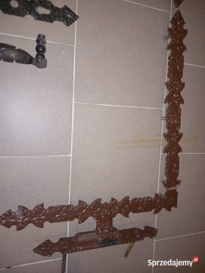 Zawiasy kute szyldy klamka zamek małopolskie Ptaszkowa