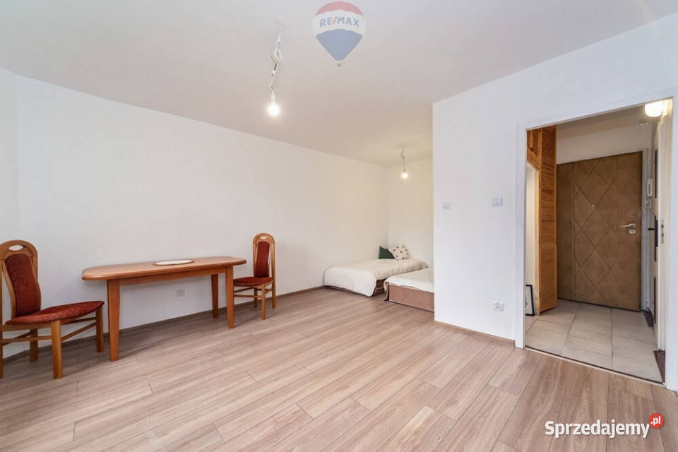 Kawalerka w centrum BielskoBiała Rok budowy 1981